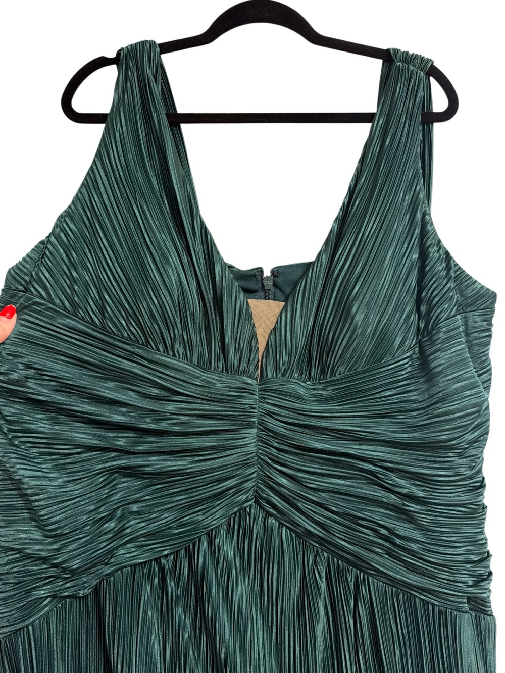 Azazie Quellia Emerald Green V-Neck Pleated Maxi Dress w Slit Homecoming Dress - Picture 4 of 7